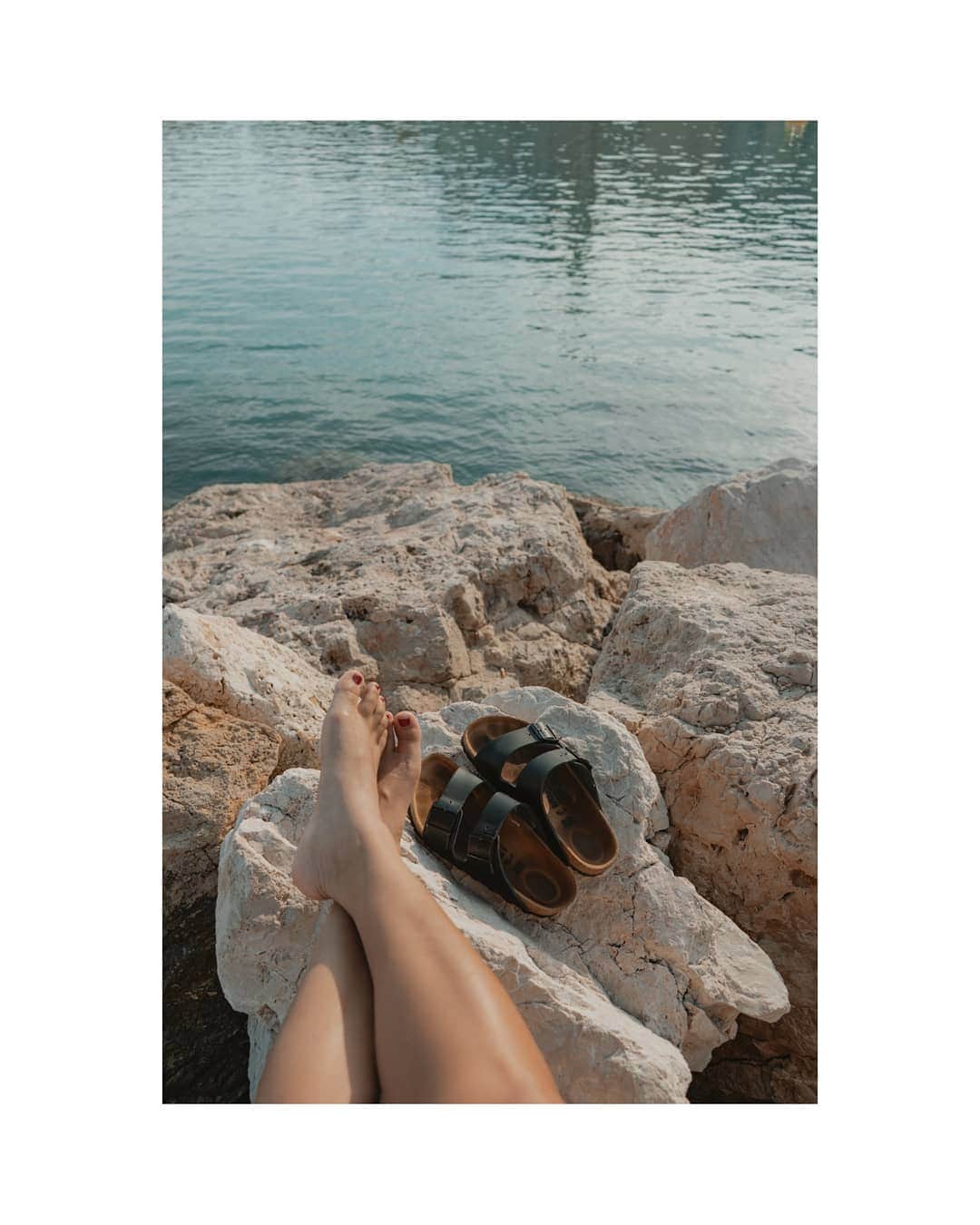 Putri Anindyaさんのインスタグラム写真 - (Putri AnindyaInstagram)「Exploring Provence // from the beautiful landscape of Provence to the gorgeous seaside of Côte d'azur, I traveled with my comfortable @birkenstockid Arizona last month. Here are the proof that France has so much variety and Provence is totally my favorite area. So, I hope this post convinced you to visit this gorgeous area in Summer. Hope you like this quite rare post with me in frame 😉#birkenstockid . . . Thanks so much for taking the first pict @wonguy974 and the rest of the picts in this post @capra311 ❤️」7月30日 20時40分 - puanindya