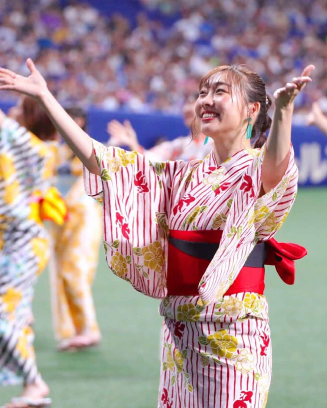 須田亜香里さんのインスタグラム写真 - (須田亜香里Instagram)「今年初浴衣は中日ドラゴンズの応援で。 なんか嬉しいね😊  #浴衣 #ナゴヤドーム #中日ドラゴンズ #バズーカ #ビビリ顔  #最近 #ヘアアレンジ #こればっかり #お気に入り」7月30日 20時49分 - akarisuda