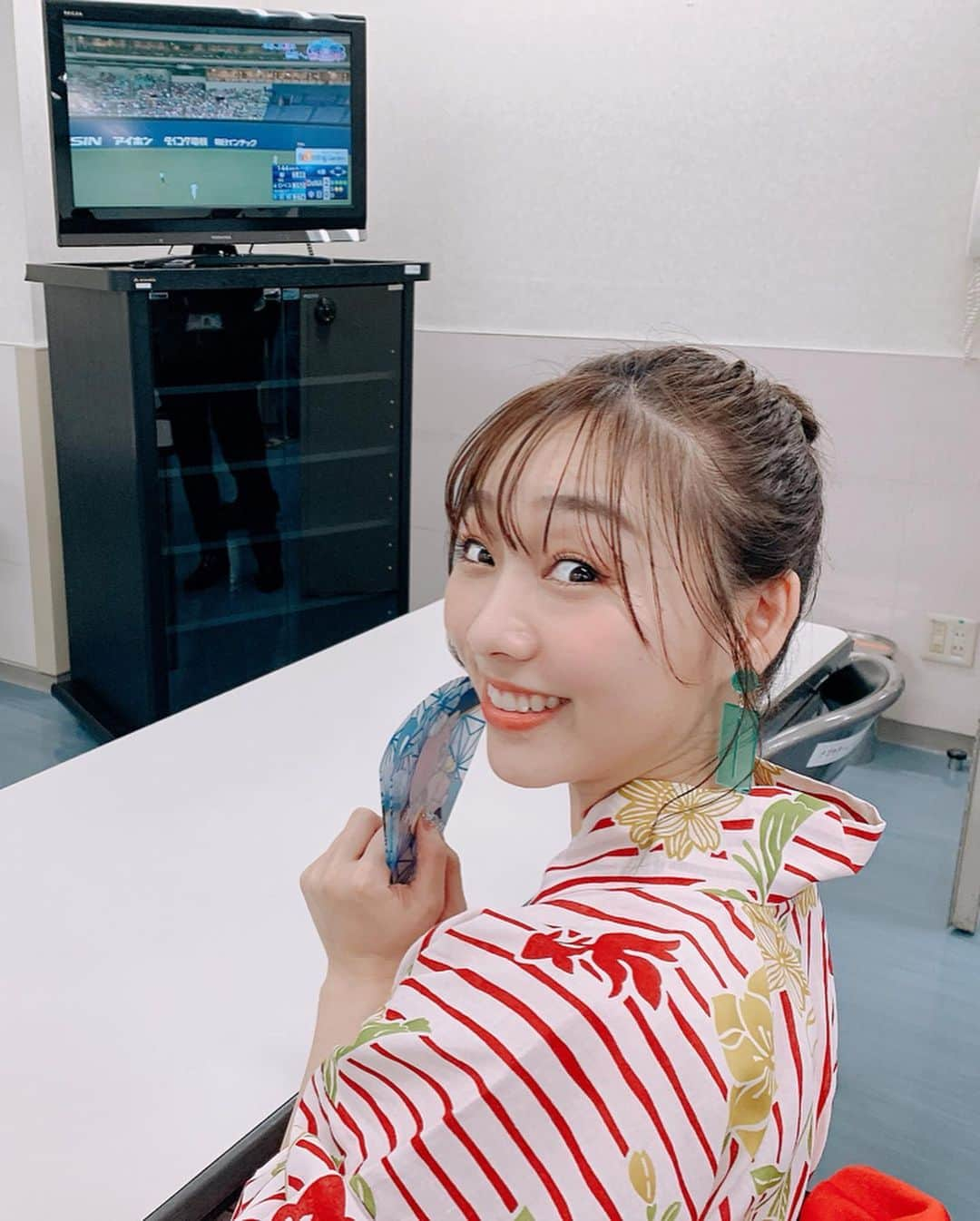 須田亜香里さんのインスタグラム写真 - (須田亜香里Instagram)「今年初浴衣は中日ドラゴンズの応援で。 なんか嬉しいね😊  #浴衣 #ナゴヤドーム #中日ドラゴンズ #バズーカ #ビビリ顔  #最近 #ヘアアレンジ #こればっかり #お気に入り」7月30日 20時49分 - akarisuda