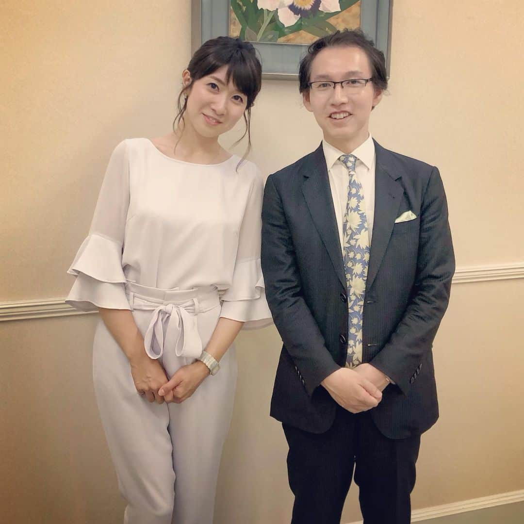 林藍菜さんのインスタグラム写真 - (林藍菜Instagram)「講演会で門倉貴史先生とご一緒させて頂きました！ 「人生100年時代を豊かに生きるコツ」と題して、節約術や省エネ、投資などについてのお話をじっくり聞かせて頂きました。 日焼け止めや日傘をさして紫外線対策をしている美意識の高い門倉先生！ ほんわかしていて細マッチョ癒し系の先生に終始魅了されました♡ ありがとうございます！！ #講演会 #門倉貴史 先生 #エコノミスト #経済評論家 #ホンマでっかtv  #癒し系 #イエーイ #人生100年時代を生きる」7月30日 20時54分 - hayashi_aina