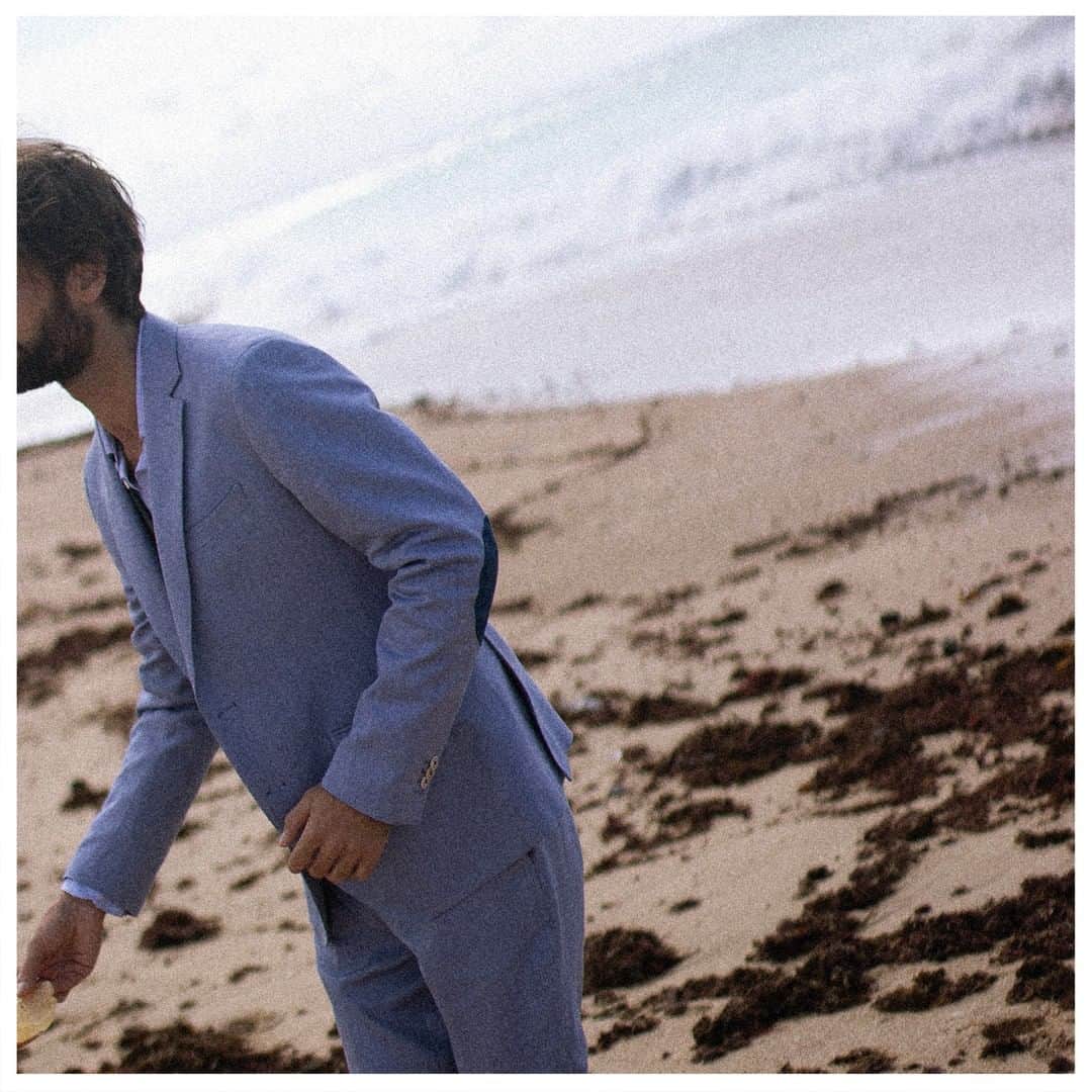 エルガンソさんのインスタグラム写真 - (エルガンソInstagram)「De paseo por la playa, derrochando elegancia.  #ElGanso #Men #Summer A pretty elegant walk on the beach.」7月30日 21時02分 - elgansoinsta