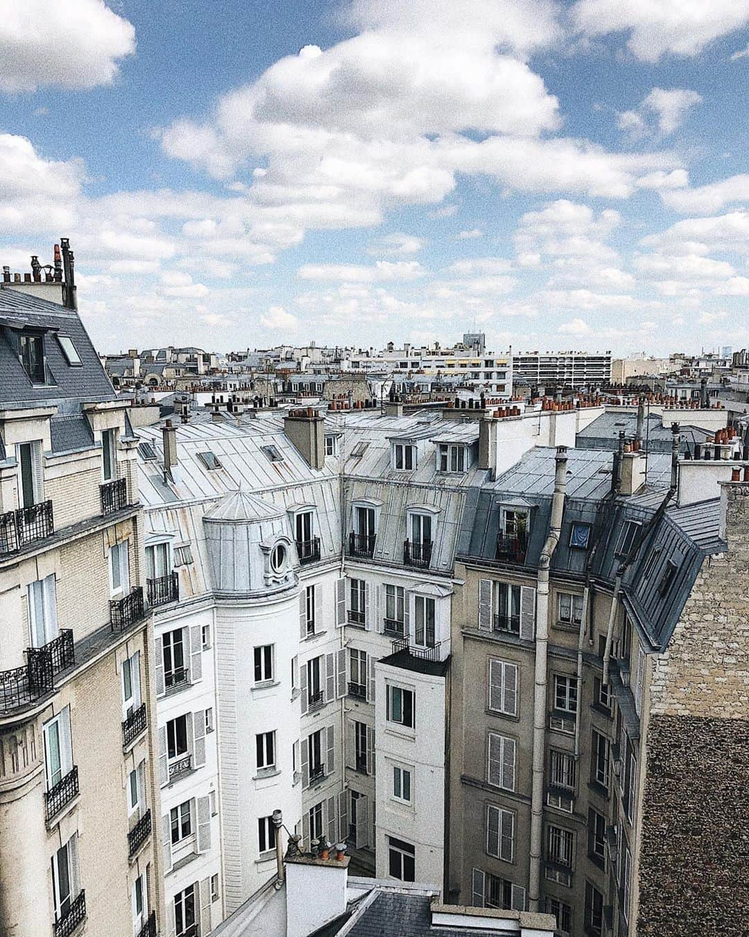 My Little Parisさんのインスタグラム写真 - (My Little ParisInstagram)「Fenêtres sur cour. 🇬🇧: Paris out the window. ( © 📸 @alexandrine_ar)」7月30日 21時02分 - mylittleparis