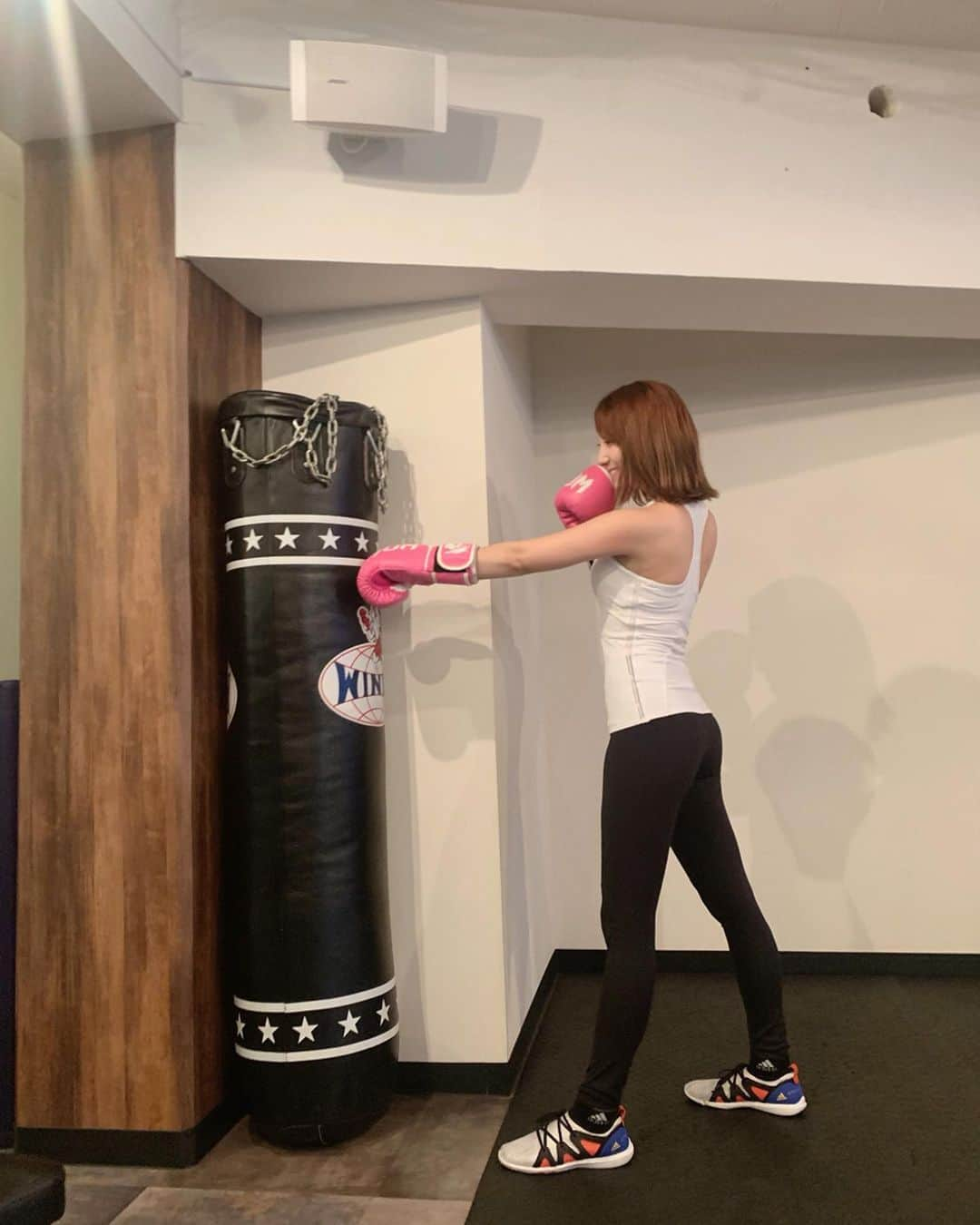 堀みづきさんのインスタグラム写真 - (堀みづきInstagram)「トレーニング🏋️‍♀️🔥 久しぶりにボクササイズもしたよ🥊 トレーニング後に飲む @ti_habit のプロテインが最高🥺💓 びっくりするぐらい美味しくて、添加物、人工甘味料不使用😳✨ 私は抹茶味がお気に入り❤️ #training #boxing #tihabit #workout #adidasbystellamccartney #トレーニング #ボクササイズ #プロテイン #オーガニックプロテイン」7月30日 21時12分 - mizuki_027