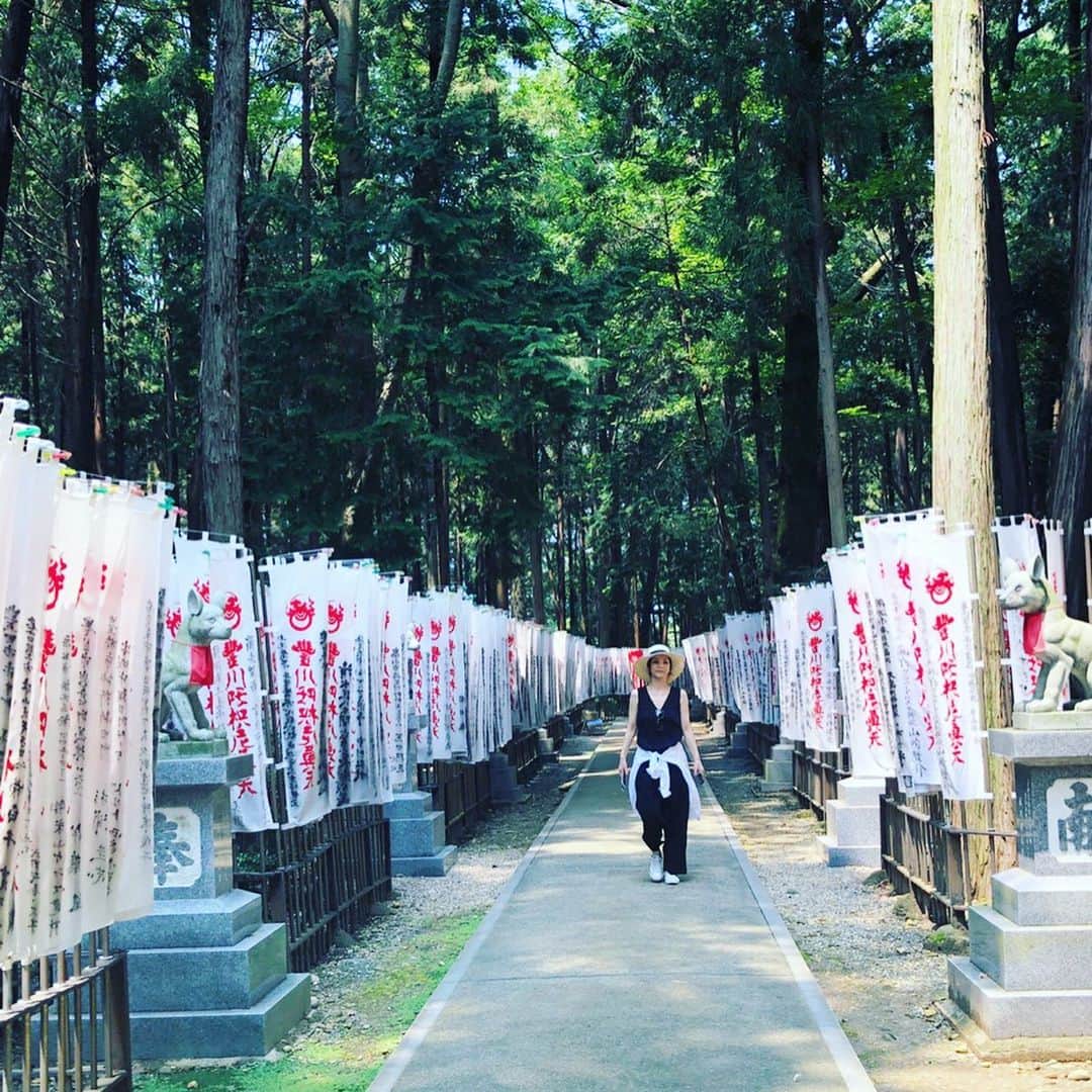 dorlisのインスタグラム：「豊川稲荷 #dorlis #蒲郡 #豊川稲荷 #お狐様 #不思議な空間 #愛知 #良い所」