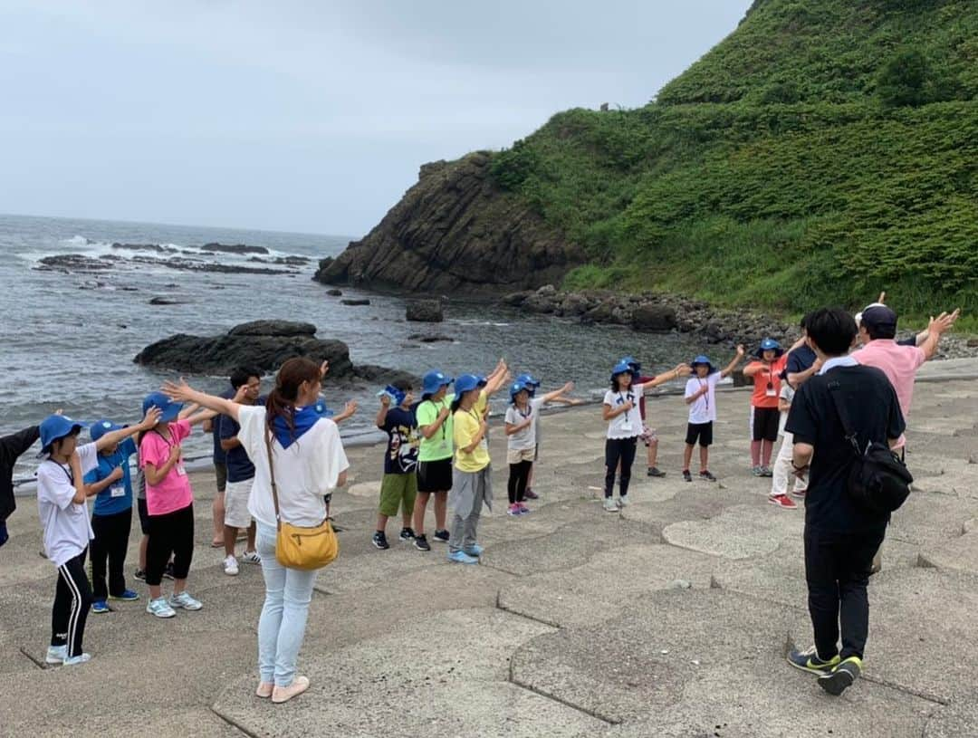 谷藤博美さんのインスタグラム写真 - (谷藤博美Instagram)「海と日本プロジェクト！ コンブを知って積丹の海を楽しもう！  今日から小学生20人と一緒に三日間かけて学びます✨😊 はじめて会った仲間達と色々なプログラムに挑戦！  明日も頑張りましょう😊  #海と日本プロジェクト  #海プロ #谷藤博美 #アナウンサー #北海道放送 #夏休みの思い出 #フィールドワーク #海 #山 #川 #昆布 #夏休みの大冒険」7月30日 21時30分 - tanifuji_63