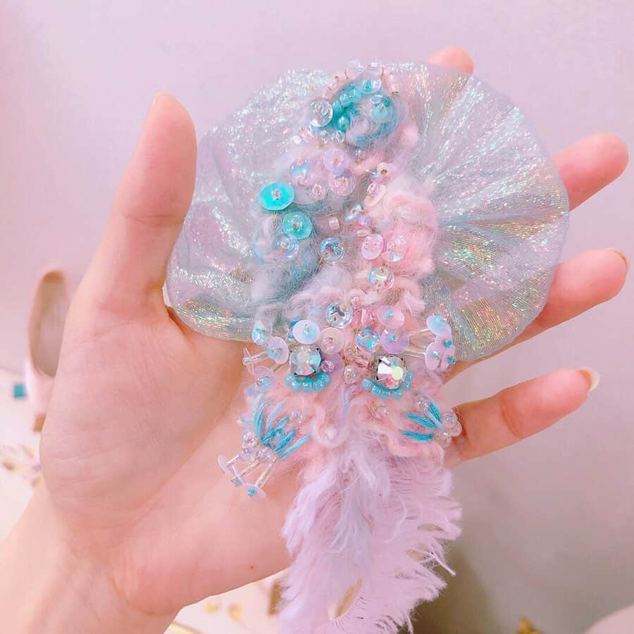 Etsuna otsukAさんのインスタグラム写真 - (Etsuna otsukAInstagram)「#悦奈の手作り 🎐手作り刺繍ピアスとバレッタ✨手作刺绣耳环和发夹✨ #etsunaotsuka」7月30日 21時26分 - etsunaotsuka