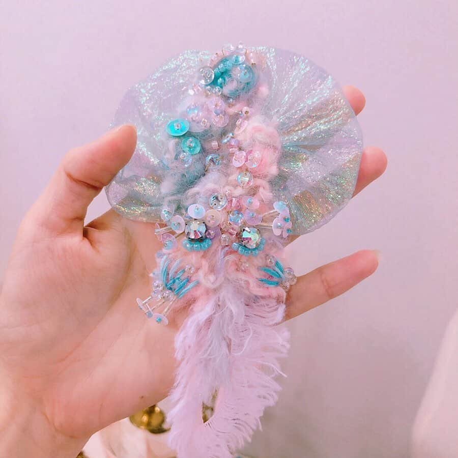 Etsuna otsukAさんのインスタグラム写真 - (Etsuna otsukAInstagram)「#悦奈の手作り 🎐手作り刺繍ピアスとバレッタ✨手作刺绣耳环和发夹✨ #etsunaotsuka」7月30日 21時26分 - etsunaotsuka