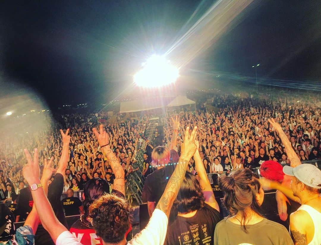 KAI_SHiNEのインスタグラム：「ONRF Vol.10無事終了‼︎ 有り得ない程のドラマと、熱と、愛と、夢の詰まった3日間は正に"LIVE"でした。 音楽を諦めずに生きてきて良かった。 あの光の更に向こうへ、皆で行きましょう。 大感謝‼︎🤘👹✨✨ P.S. 地獄の打ち上げ×3を経て、少しだけ人見知りが治りました ww #oganamahagerockfes #onrfx  #vol10 #akita #fes #rock #band #sound #mixture #yamaarashi  #山嵐 #感謝 #jp」