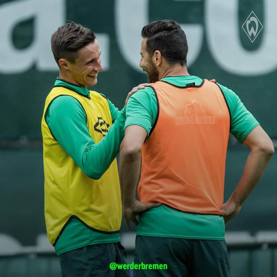 ヴェルダー・ブレーメンさんのインスタグラム写真 - (ヴェルダー・ブレーメンInstagram)「Tach der Freundschaft.👬 Wer ist euer bester Werder-Kumpel? _______ #werder #bremen #svw #TagderFreundschaft #Friedl #Pizarro #bromance #nordphoto」7月30日 21時29分 - werderbremen