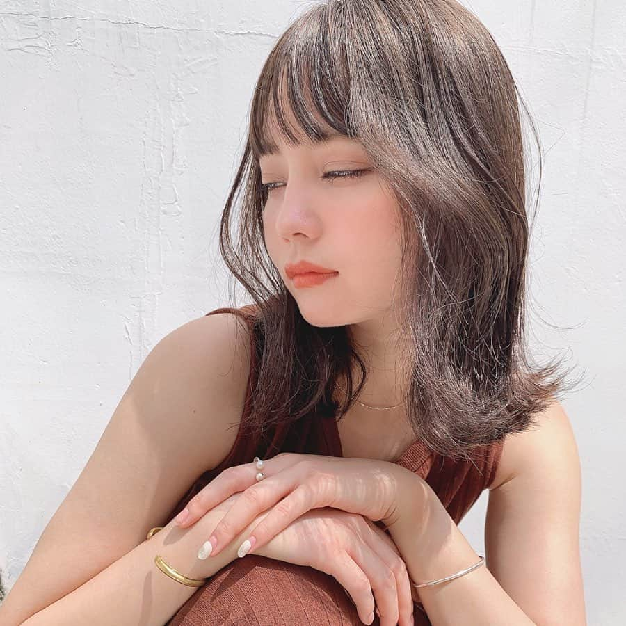 NANAMIさんのインスタグラム写真 - (NANAMIInstagram)「new hair ♡ olive beige 🌿 ハイライトがいい感じっっ✌︎ 2枚目眩しすぎてすやぁ（笑）  写真はいっつも半目になりがち☺︎ @kotone_kuno  さんありがとうございます ♡ #nana_hair #白玉ななみ #hair #lbyhome #color」7月30日 21時35分 - nanami023