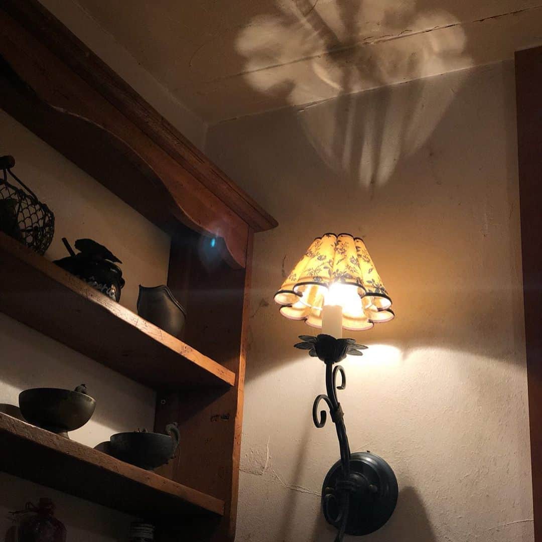 Yuika Matsuさんのインスタグラム写真 - (Yuika MatsuInstagram)「. . 難波にある ガレット #クレープリーアルション . . テイクアウトでは クレープもいただける♡ . . 私は 小腹が空いていたので #ガレット を注文☺︎ . . 生地がもちっもちで。。♡ たまには甘くないガレットを注文するのも悪くない✨ . . . 他にも 食べてみたい メニューがいっぱいあったから しばらく通うことになりそうな予感🧐❤︎❤︎ . . . . . . . . #クレープ #crepe #galette  #大阪クレープ  #難波#難波カフェ #心斎橋 #心斎橋カフェ #大阪カフェ  #シュクレ #紅茶専門店」7月30日 21時49分 - yuika00802