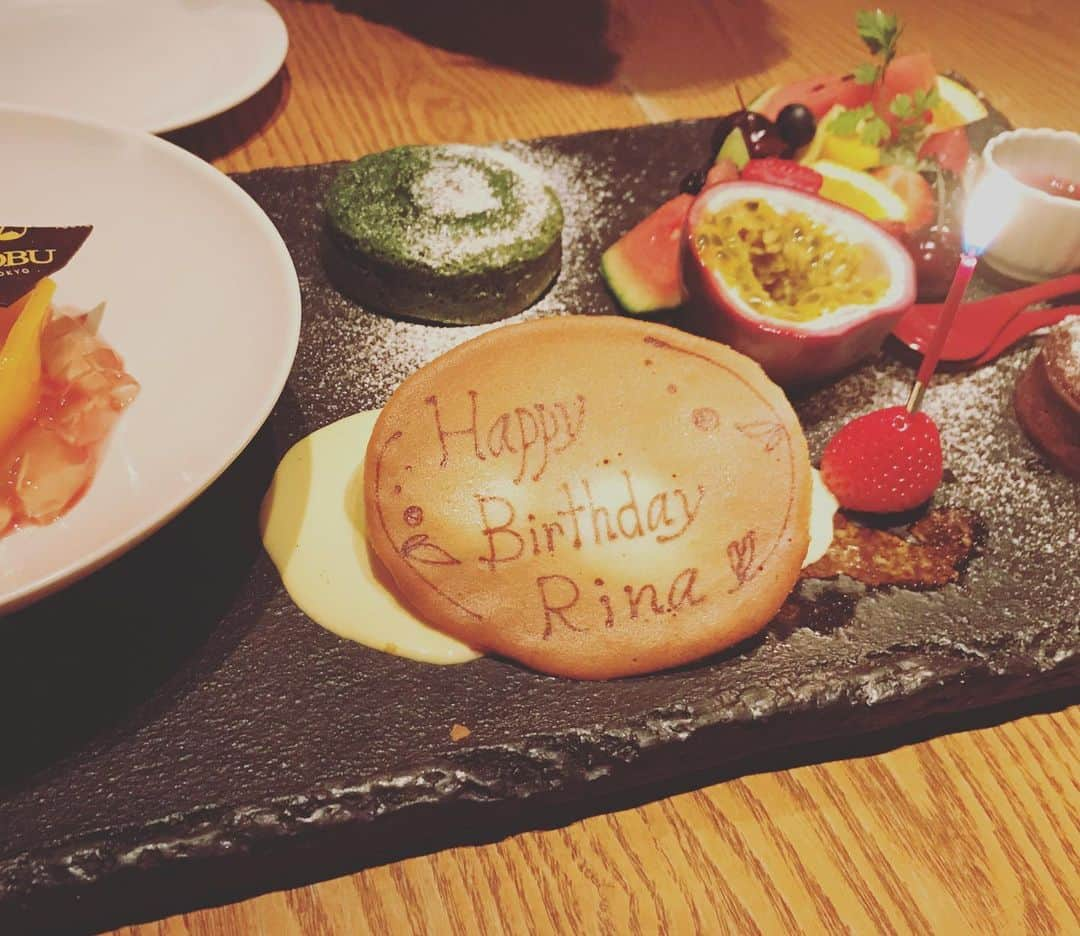 彩星りおんさんのインスタグラム写真 - (彩星りおんInstagram)「お誕生日当日は家族でお食事🍽﻿これもまたサプライズ。  家族、友達に改めて感謝した2日間になりました😌💓﻿ お祝いの言葉を下さった皆さまにも、本当にありがとうございました✨﻿ ﻿ Thank you everyone for the awesome birthday wishes🙏You guys are so sweet! I'm so glad to have friends like you! Cheers!🥂 ﻿ ﻿ ﻿ #33rdbirthday ﻿ #lovefamily﻿ #lovefriends」7月30日 21時42分 - rion.ayahoshi