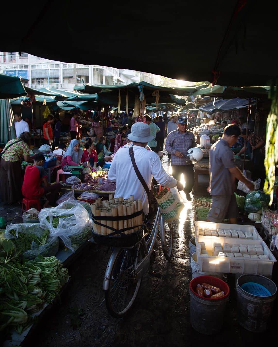 Shunsuke Miyatakeのインスタグラム：「A morning market / 朝市。」