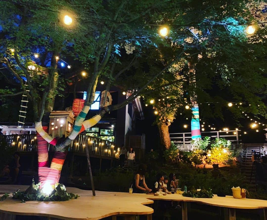 サキ吉さんのインスタグラム写真 - (サキ吉Instagram)「箱根にあるサマーナイトビレッジに遊びに行ってきたよ🥰💕 幻想的な灯りや音の中、美味しいお肉とドリンクを楽しめる素敵な空間……✨ ． 夏はお外でご飯食べるのいいよね🤟 BBQ美味しすぎた！💕 夏っぽさを一気に味わえました✨ 楽しかったぁ😽 @yoruhakone.official ． #サマーナイトビレッジ  #YORUHAKONE  #夜箱根  #箱根  #PR #箱根湯本  #女子旅  #温泉  #hakone  #ライトアップ  #デート  #旅行 #BBQ」7月30日 21時54分 - sakikichi1201