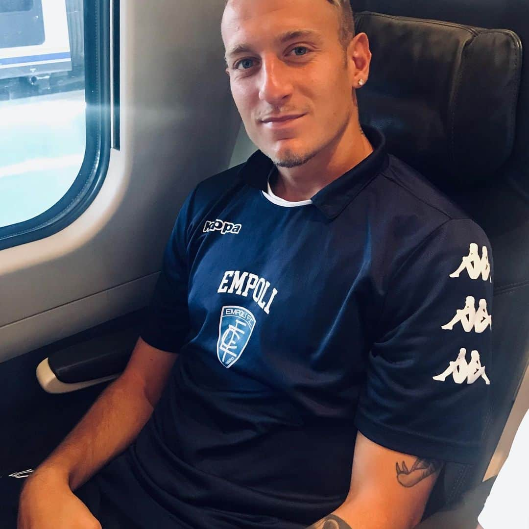 エンポリFCさんのインスタグラム写真 - (エンポリFCInstagram)「Let’s start! In treno verso l’Alto Adige🚅 #empolifc #preseason」7月30日 21時59分 - empoli_fc_official