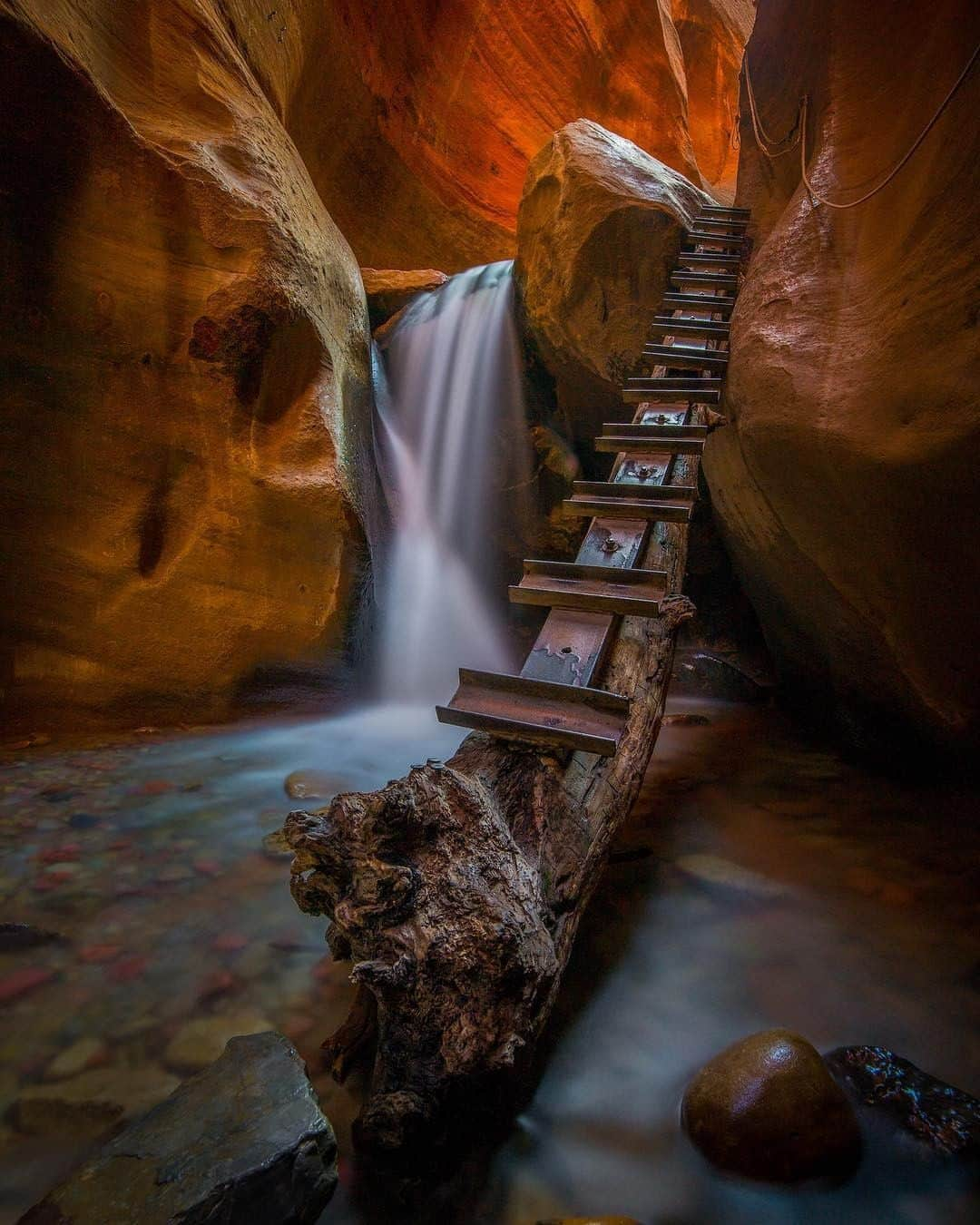 Visit The USAさんのインスタグラム写真 - (Visit The USAInstagram)「“The best part about traveling on a budget is the hidden gems you find off the beaten path. Fewer people, more intimate experiences.” We couldn't agree more, and this shot certainly is a hidden gem! 📷: @traunfoto #VisitTheUSA」7月30日 22時00分 - visittheusa