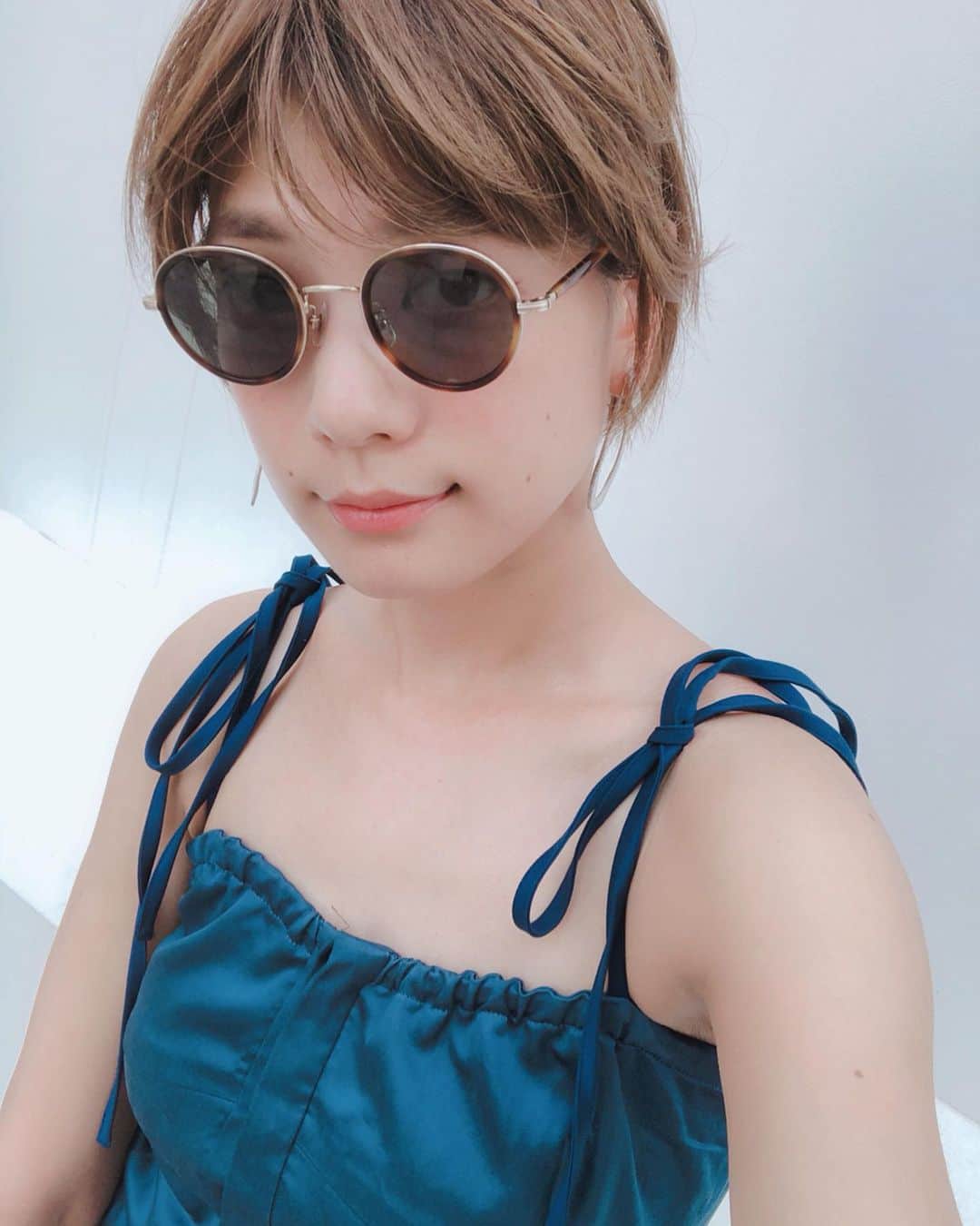のインスタグラム：「. . いつかのcode🎉 髪の毛伸びてきて結べるようになってきた👱🏼‍♀️✨ ストーリーズで質問があったのですが、シッターやってます👶💕乳児さんから小学生まで幅広く見てまする🥺❤️ただ預かるだけでなくこだわって頑張ってます💐 . . #code #fashion #shorthair」