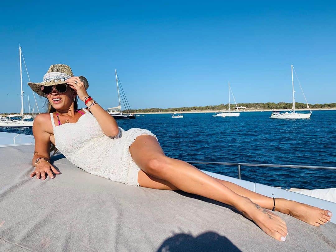 ソフィア・バルビのインスタグラム：「Ibiza 🌞🌊🚤」