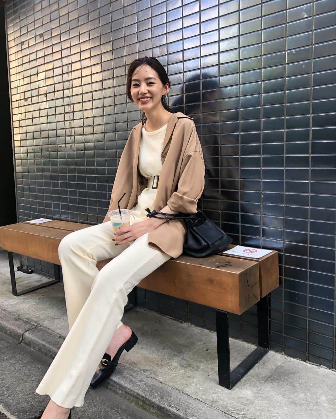 Shiho Sasakiのインスタグラム：「暑くて溶けそうだった日🍦 真夏でも日焼け対策でシャツを羽織ってる事が多いです✨ カットソーのセットアップはコットンなのでとてもさらりとした着心地🙆‍♀️ #MOUSSY#MOUSSYSNAP」
