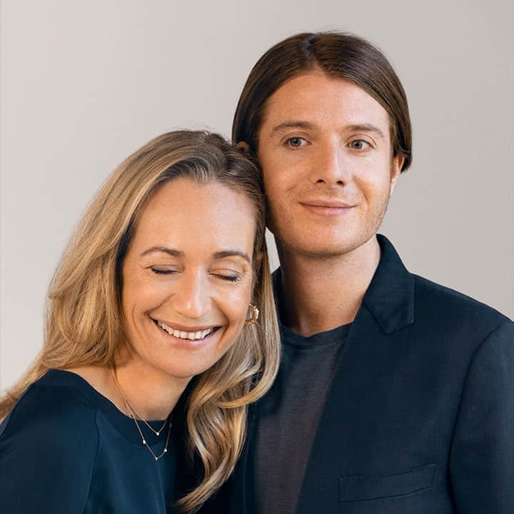 リンクスオブロンドンのインスタグラム：「To celebrate Friendship Day, we talked to Links Global CEO Annia Spiliopoulos and creative director Dominic Jones about their friendship – a personal bond that underpins their creative partnership – and quizzed them about each other, from how they first connected to their style signatures and favourite treats.  Link in bio to read more.  #FriendshipDay #LinksFriendship」