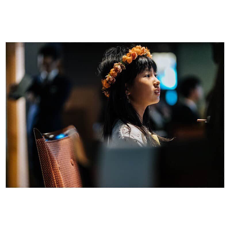 ラヴィファクトリー福岡店さんのインスタグラム写真 - (ラヴィファクトリー福岡店Instagram)「· お二人の素敵な表情は勿論、 小物やブーケ、ゲストの方々の 素敵な表情も全て大切。 · photoby_yoheiyamaguchi #laviefactory #laviefactoryfukuoka #ラヴィファクトリー #ラヴィファクトリー福岡 #生きる写真 #ハートのある写真 #前撮り #結婚式 #結婚式準備  #洋装前撮り  #和装前撮り #フォトレイト #ウェディングニュース #プラコレ  #ウェディングフォト #weddingphoto #wedding #プレ花嫁応援し隊 #ウェディングソムリエ #2019夏婚 #2019秋婚 #ファインダー越しの私の世界 #写真好きな人と繋がりたい」7月30日 22時24分 - fukuoka_laviephotography