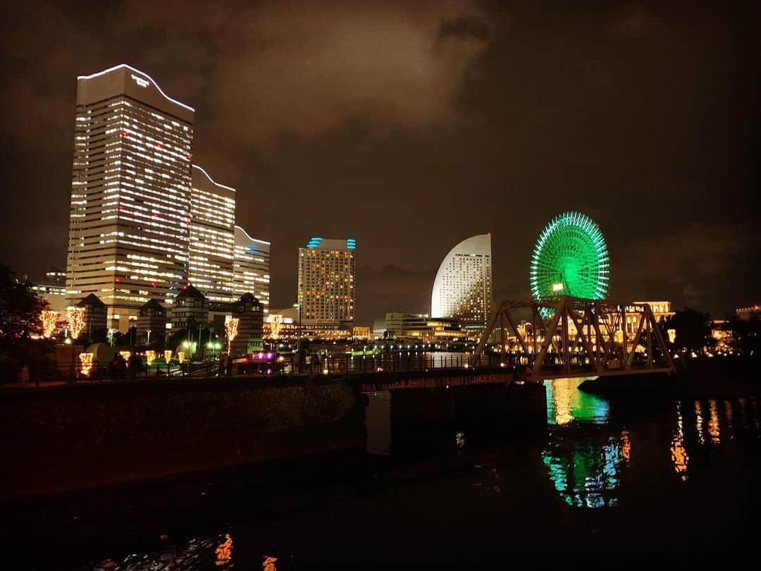 奥山レイカのインスタグラム：「#横浜観光 #汽車道 #夜景 #横浜夜景 #みなとみらい」