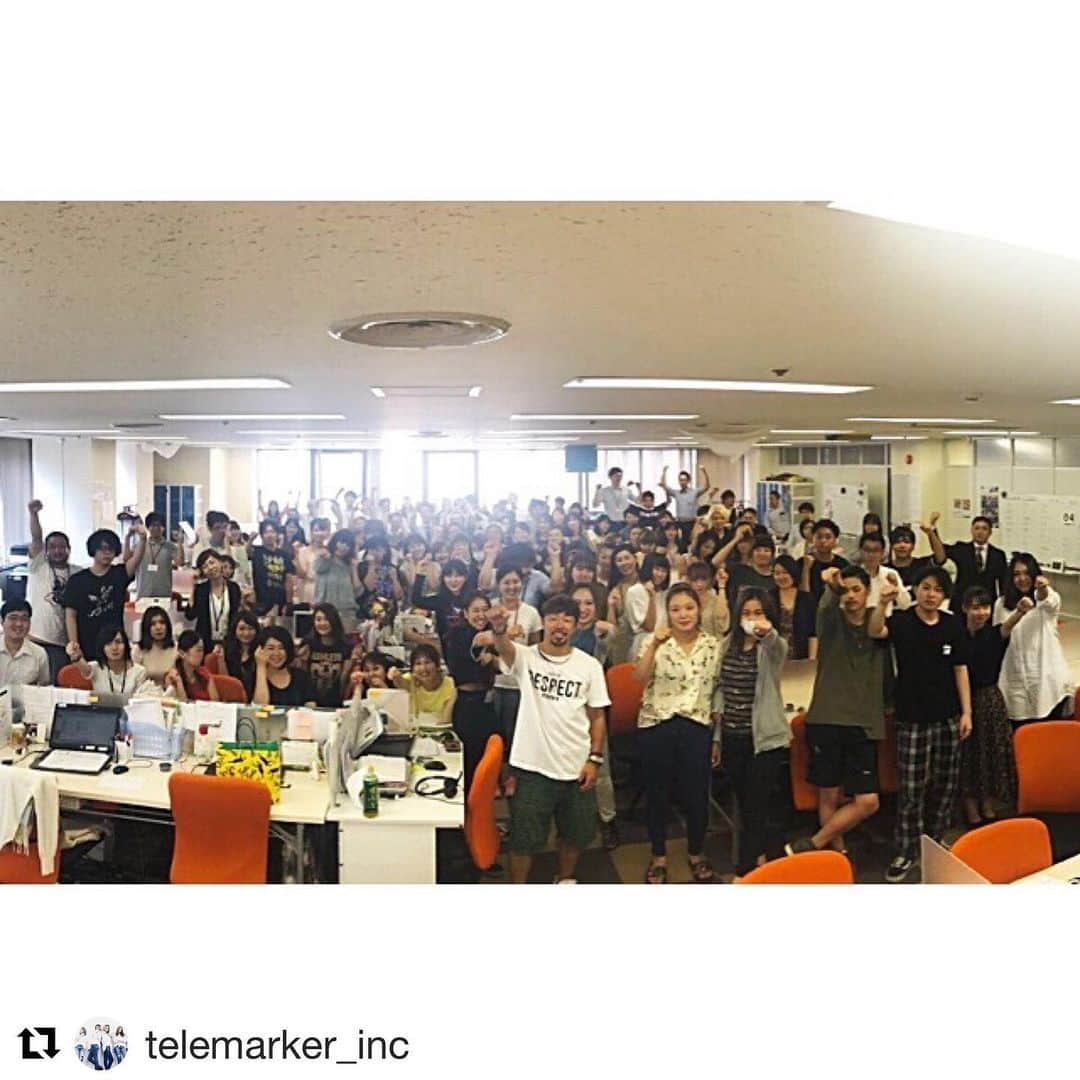 八重樫東さんのインスタグラム写真 - (八重樫東Instagram)「#Repost @telemarker_inc with @get_repost ・・・ テレ・マーカー広報部からニュースです✨﻿ ﻿ 当社がスポンサーをさせて頂いている、ボクシング世界3階級制覇の『八重樫東』選手が、当社の札幌コールセンターに訪問してくれました‼️‼️﻿ ﻿ 八重樫選手は、﻿ 元WBA世界ミニマム級王者、元WBC世界フライ級王者、元IBF世界ライトフライ級王者、と3階級制覇されたんですよ🥊﻿ テレビのバラエティ番組などへもご出演されていて、よくお見かけします📺﻿ ﻿ たくさんの写真撮影やサインの要望にも、ニコニコして快く対応して頂き、本当に優しい方なんだなぁ〜と感じました😆﻿ ﻿ 八重樫選手、お忙しい中ありがとうございました😊﻿ ﻿ テレマーカーGroupは、これからも八重樫選手を応援し続けます🥊✨﻿ ﻿ <主な戦績>﻿ プロ34戦28勝(16KO)﻿ ・第11第OPBF東洋太平洋ミニマム級王者﻿ ・第23代日本ミニマム級王者﻿ ・WBA世界ミニマム級王者﻿ ・WBC世界フライ級王者(防衛3)﻿ ・IBF世界ライトフライ級王者(防衛2)﻿ 現在、四階級制覇に向けて連勝中‼️‼️ @yaegashiakira0225 ﻿  #ボクシング #boxing #世界 #チャンピオン #ベルト  #八重樫 #かっこいい #八重樫東 #だいすき #最高 #豪華 #サプライズ #ありがとうございます #応援してます #いいね #いいね返し #フォロー #フォローミー #いいねした人全員フォローする #相互フォロー  #followme  #l4f #l4l #likeforlikes #follow4follow #仕事 #楽しい #telemarker_inc #株式会社テレマーカー」7月30日 22時20分 - yaegashiakira0225