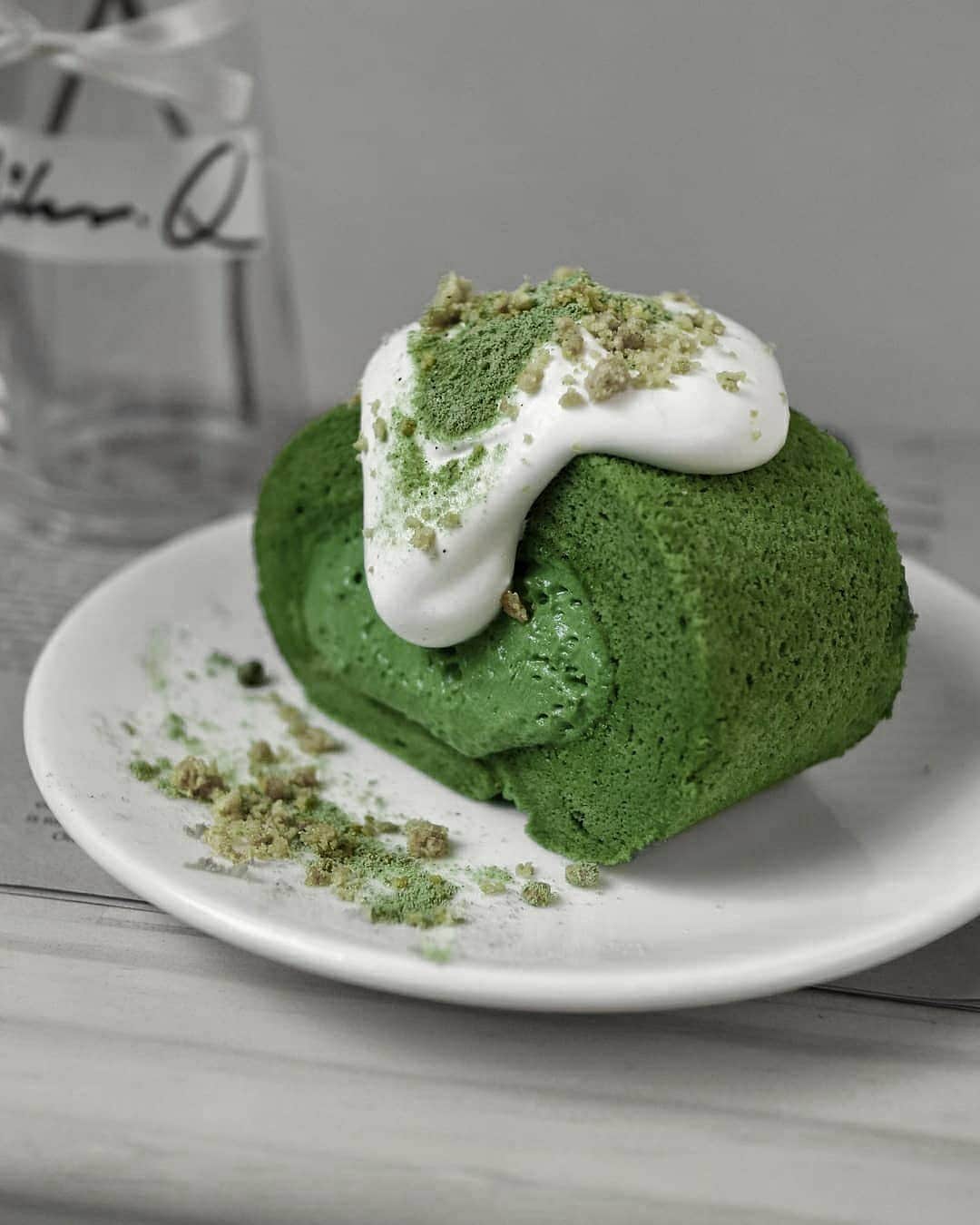 Matchæologist®さんのインスタグラム写真 - (Matchæologist®Instagram)「🙋 Tag a friend who you think would love to devour this #Matcha #Milk #RollCake right now! 😍 (📷: @bagelastyle_matcha) It’s light, airy and full of the wonderful flavour of matcha 💚 . 🍵 Check out our Midori™ Culinary Matcha — a perfect matcha grade for all your matcha dessert inspirations! . What's your most recent favourite #MatchaCreation? 🤗 Keep us posted by tagging @Matchaeologist 🙌 . To find out more about our splendid range of artisanal matcha, 🌱 visit Matchaeologist.com . ⠀⠀⠀⠀⠀⠀⠀⠀⠀ Matchæologist® #Matchaeologist Matchaeologist.com」7月30日 22時22分 - matchaeologist
