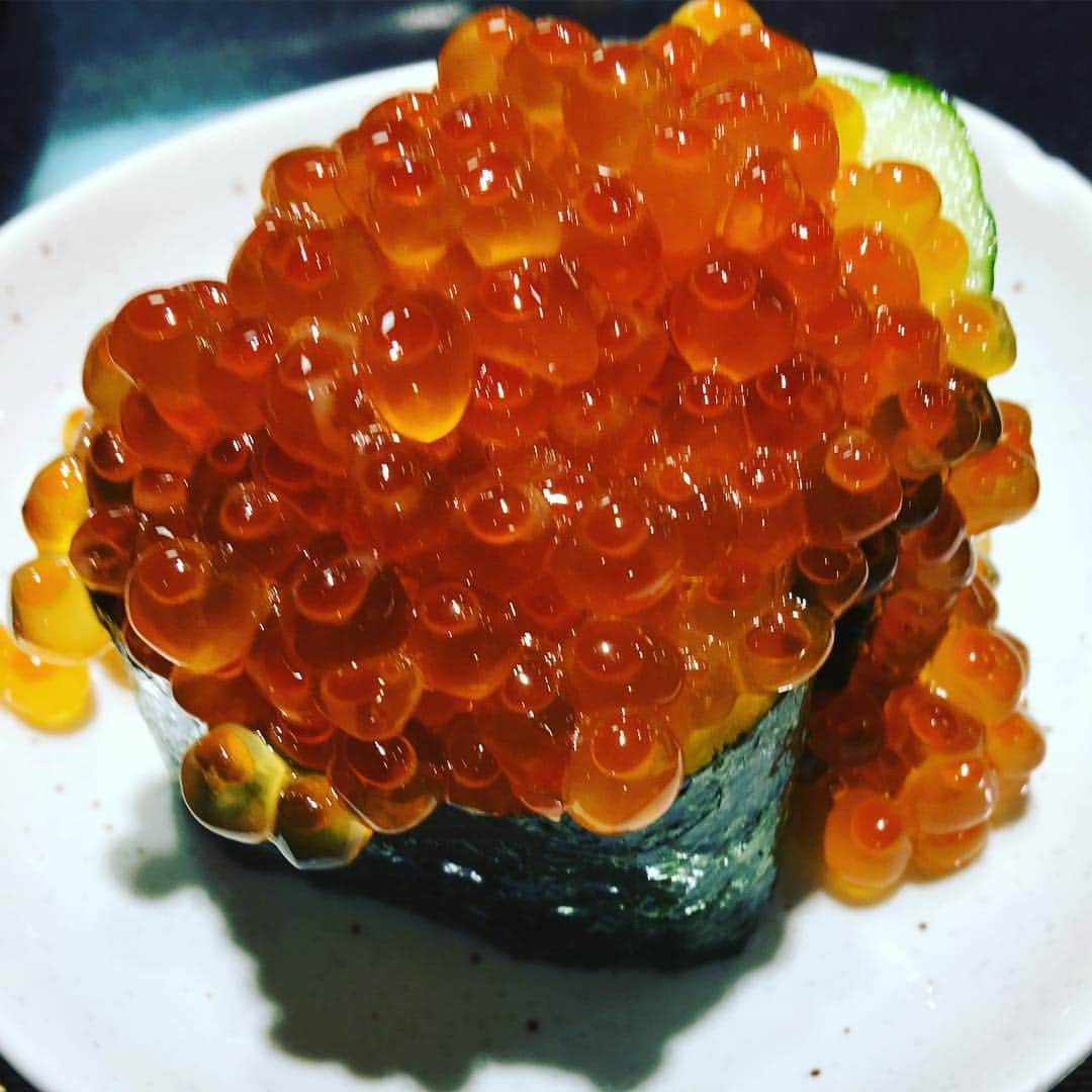 大森皓のインスタグラム：「ikura🥺 #sushitime🍣」