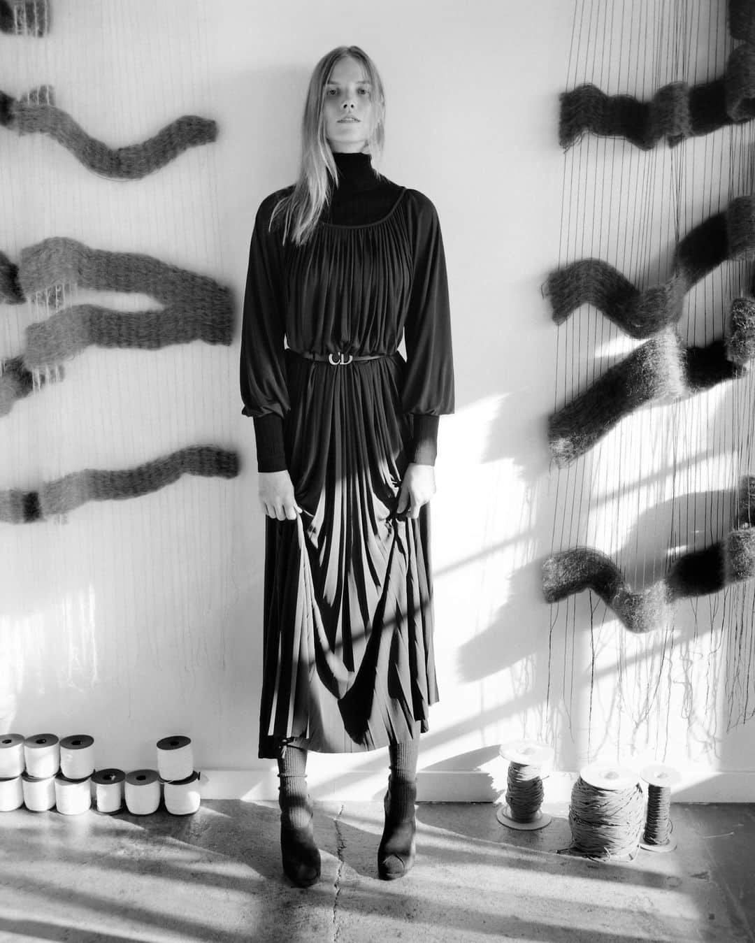 クリスチャンディオールさんのインスタグラム写真 - (クリスチャンディオールInstagram)「Monsieur Dior wrote in his memoirs that "fabric is the sole vehicle of our dreams. And fashion, in sum, comes from a dream, and dreams are an escape". In the #DiorFall19 collection, #MariaGraziaChiuri picks up on the idea of "dream fabric" and presents key pieces alongside the works of two textile artists, Sheila Hicks and @byMimiJung, in issue 27 of #DiorMagazine. ⁠⠀ © @ZoeGhertner」7月30日 22時25分 - dior