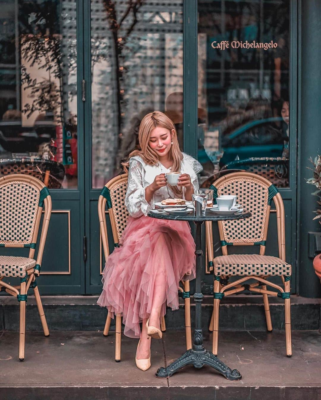 Stella Leeさんのインスタグラム写真 - (Stella LeeInstagram)「Missing Tokyo already though it hasn’t even been a month yet I am back in Jakarta. But I shall enjoy my summer holiday well here . 📸 @adrianrotama Skirt by @vintageqoo」7月30日 22時30分 - stellalee92