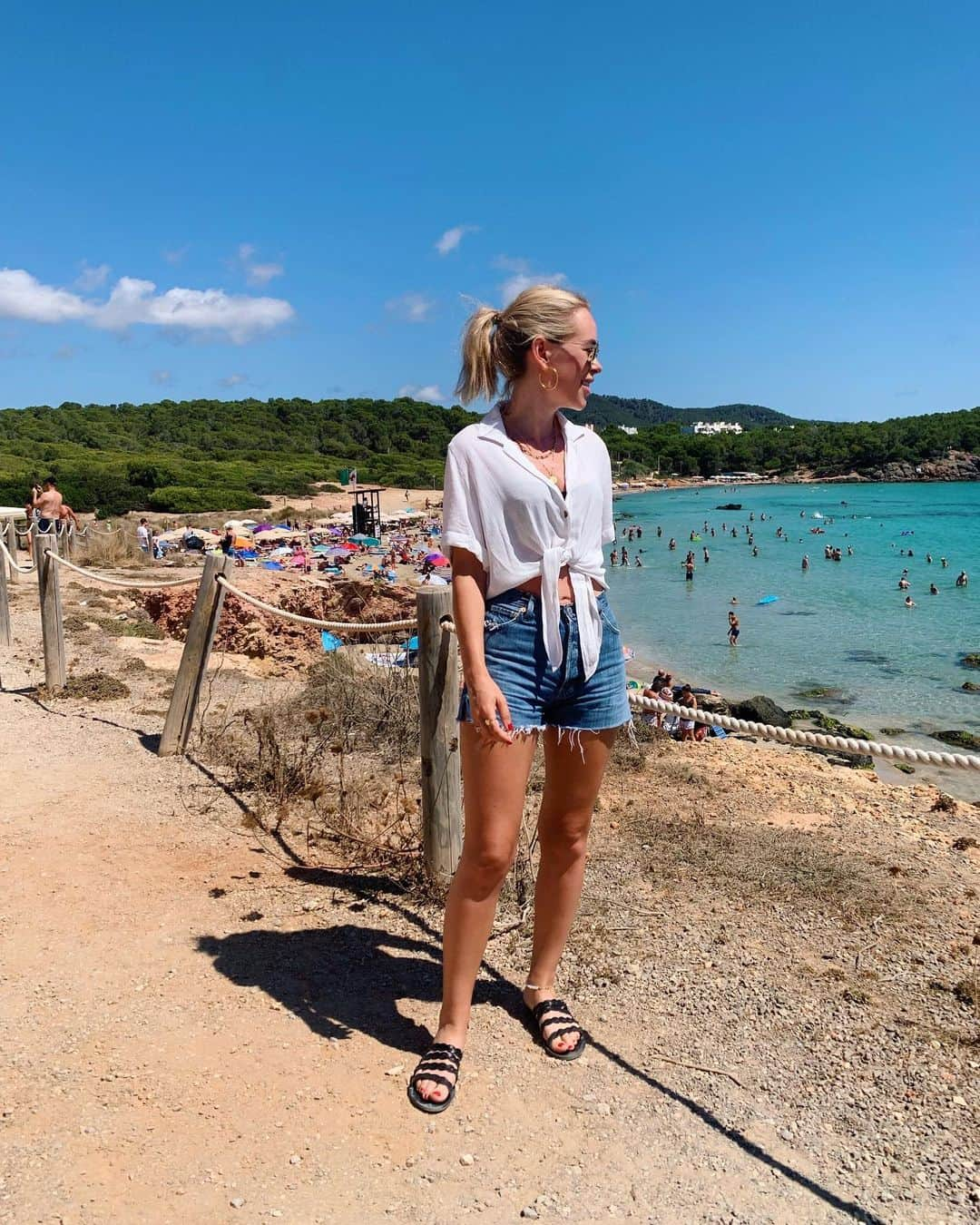 タニヤ・バーさんのインスタグラム写真 - (タニヤ・バーInstagram)「One of my favourite beaches in the world ⛱」7月30日 22時39分 - tanyaburr