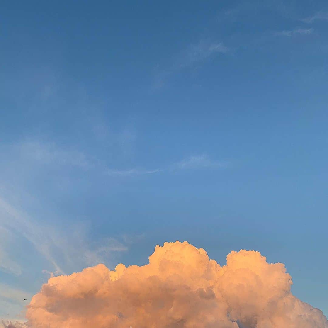 泉見祐希さんのインスタグラム写真 - (泉見祐希Instagram)「昔から、入道雲の形が変わるのをぼーっと見るのが好き。」7月30日 22時42分 - yuuki_izumi_