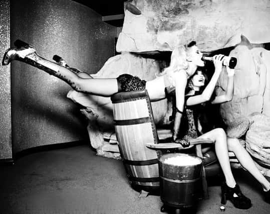 エレン・ヴォン・アンワースさんのインスタグラム写真 - (エレン・ヴォン・アンワースInstagram)「Anything for a sip of champagne 🍾」7月30日 22時45分 - ellenvonunwerth