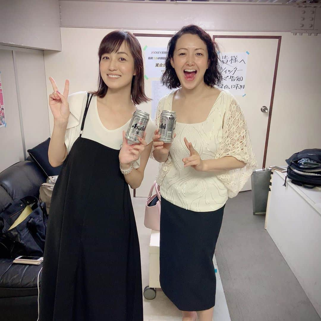 及川奈央さんのインスタグラム写真 - (及川奈央Instagram)「#ジョッキー #生放送 、ご視聴くださった皆様ありがとうございました❁ 本日は初めて #LINEライブ でも無料放送をいたしまして初めてご覧くださった方も沢山いらしたようで嬉しかったです。 いつもは運転ですが、今日は朝から別現場だったので電車移動だったため、久しぶりの乾杯。 この様な雰囲気で毎月自然体に放送しておりますので、宜しければ是非またご覧ください...♪*ﾟ来月は8/8の20時~です  #類類の自然体にもほどがある #自然体にもほどがある #類類 #久下恵美 #及川奈央」7月30日 22時48分 - naooikawa