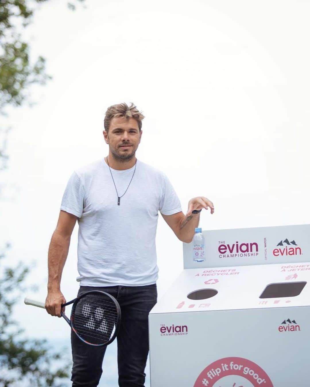 スタニスラス・ワウリンカさんのインスタグラム写真 - (スタニスラス・ワウリンカInstagram)「Thank you @evianwater for the amazing hospitality, a truly fantastic event @evianchamp ! I look forward to coming back soon 🙌🏻⛳️☀️💧🙏🏻♻️🎯🤗 #evian #evianwater #flipitforgood」7月30日 22時49分 - stanwawrinka85