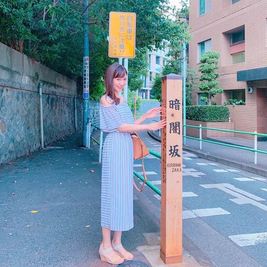 小野澤玲奈さんのインスタグラム写真 - (小野澤玲奈Instagram)「日曜日。怖〜い話をしながら歩いてたら 「暗闇坂」！！笑  ゾクゾクした〜〜😣 .  ラブリーまきとフカヒレを食べアイスを食べ いつものみさきちゃんとピザを食べ そういやパンケーキも食べ  食べて喋って食べて 心まで満たされた１日💗  今は夢から覚めてる。🙈 . #現実☺️ #麻布お散歩  #暗闇坂 #親友💗 #実は胃袋が複数ある #うそです #ワンピース  #gracecontinental」7月30日 22時51分 - reina.onozawa