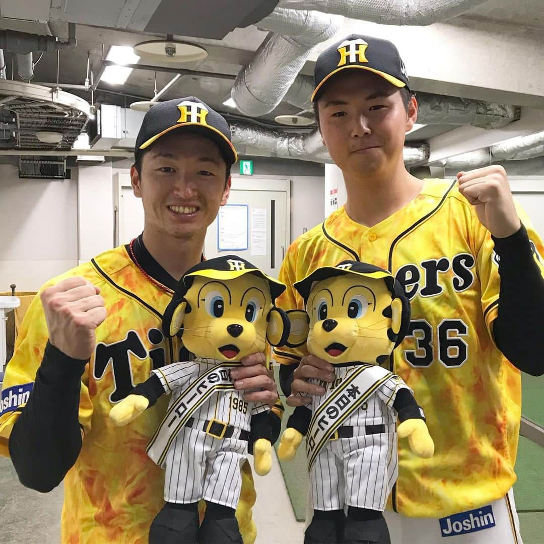 阪神タイガースさんのインスタグラム写真 - (阪神タイガースInstagram)「今日のヒーローは近本選手、浜地投手、ソラーテ選手‼️ #近本光司 選手 #勝ち越しタイムリー #猛打賞 ✨ #浜地真澄 選手 #ナイスピッチング #プロ初勝利✨ #ヤンハービスソラーテ 選手 #サヨナラツーランホームラン #ナイスバッティング ✨ #今日のヒーロー #todayshero #ウル虎ガッツ #セクシーポーズ #阪神タイガース」7月30日 22時51分 - hanshintigers_official