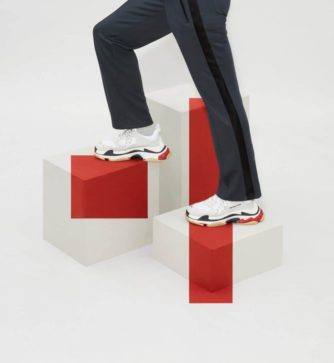 MR PORTERのインスタグラム：「We're raising the sneaker stakes. Head to the link in bio to discover the new pairs getting us excited at the moment.⁠ -⁠ 🛒 @balenciaga Triple S sneakers (1143891). Tap to shop. #MRPORTER」