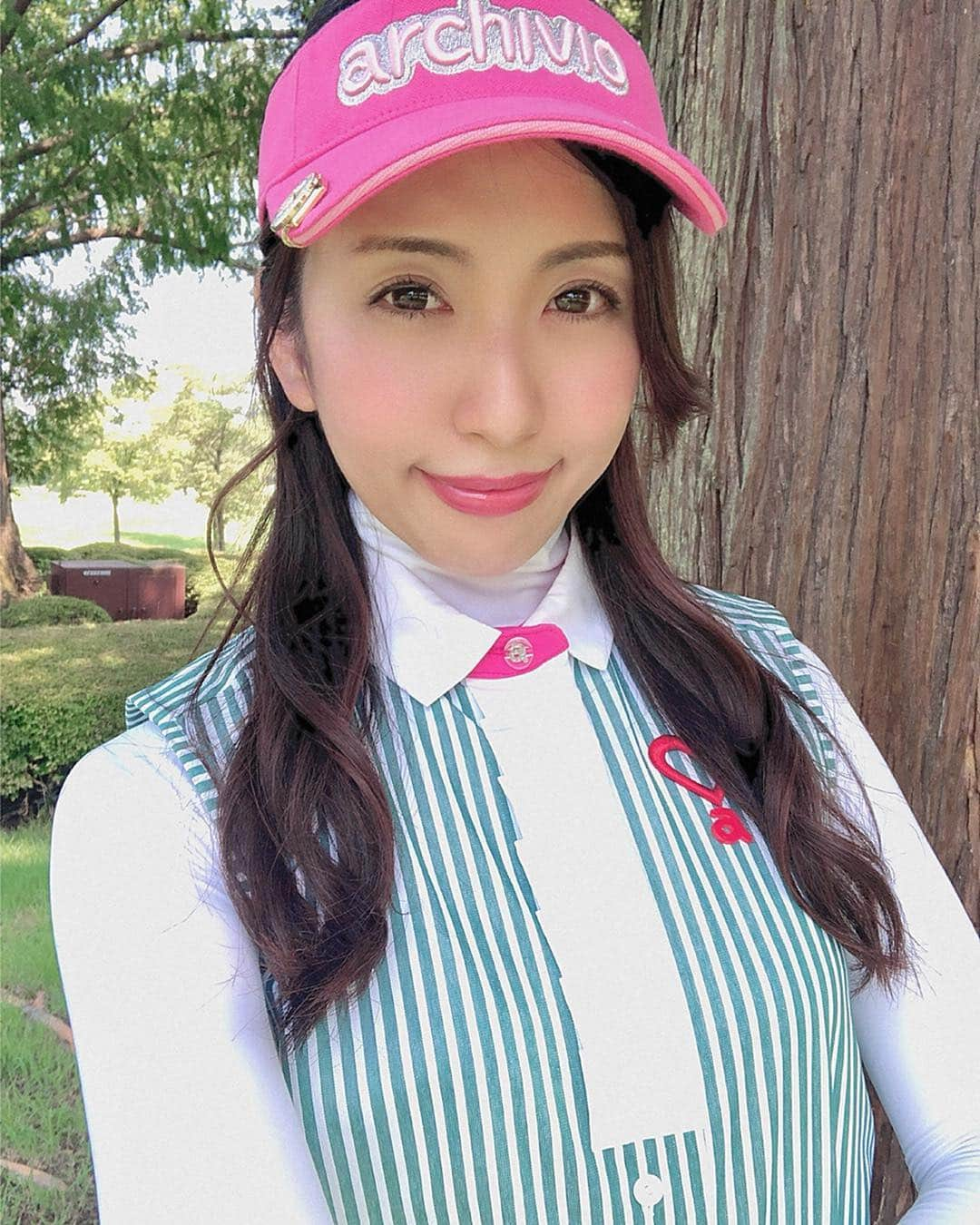 mimiさんのインスタグラム写真 - (mimiInstagram)「今日はアルチビオ杯でした⛳️ 初参加だったんだけど めっちゃ楽しかったー😆❤️ 天気良すぎて今年1暑いゴルフになりましたが 参加できて本当よかった😊❤️ アルチビオのウェアって本当かわいいよね🥺💕 参加者さんのゴルフコーデも見るのも楽しかったよ😊 久々にスイング動画も載せてみました🤣打った後のティーを取る速さ。笑 三枚目はゲストで来ていた @hinogolf さん✨ ニアピン対決負けました🤣 ・ #アルチビオ #アルチビオ杯  #アルチビオカップ #archivio #archiviocup #アルチビオ女子 #アルチビオコーデ #ゴルフ女子 #ゴルフ女子コーデ #golfgirl #golflife #golfstagram #japanesegirl #model #ゴルフ大好き #instagolf #スポーツ女子 #골프 #모델 #ひよっこ #ひよっこにゃん #ゴルフコーデ #ゴルフファッション #ゴルフ好きと繋がりたい #夏ゴルフ #プレステージカントリークラブ」7月30日 23時05分 - chan.mi3