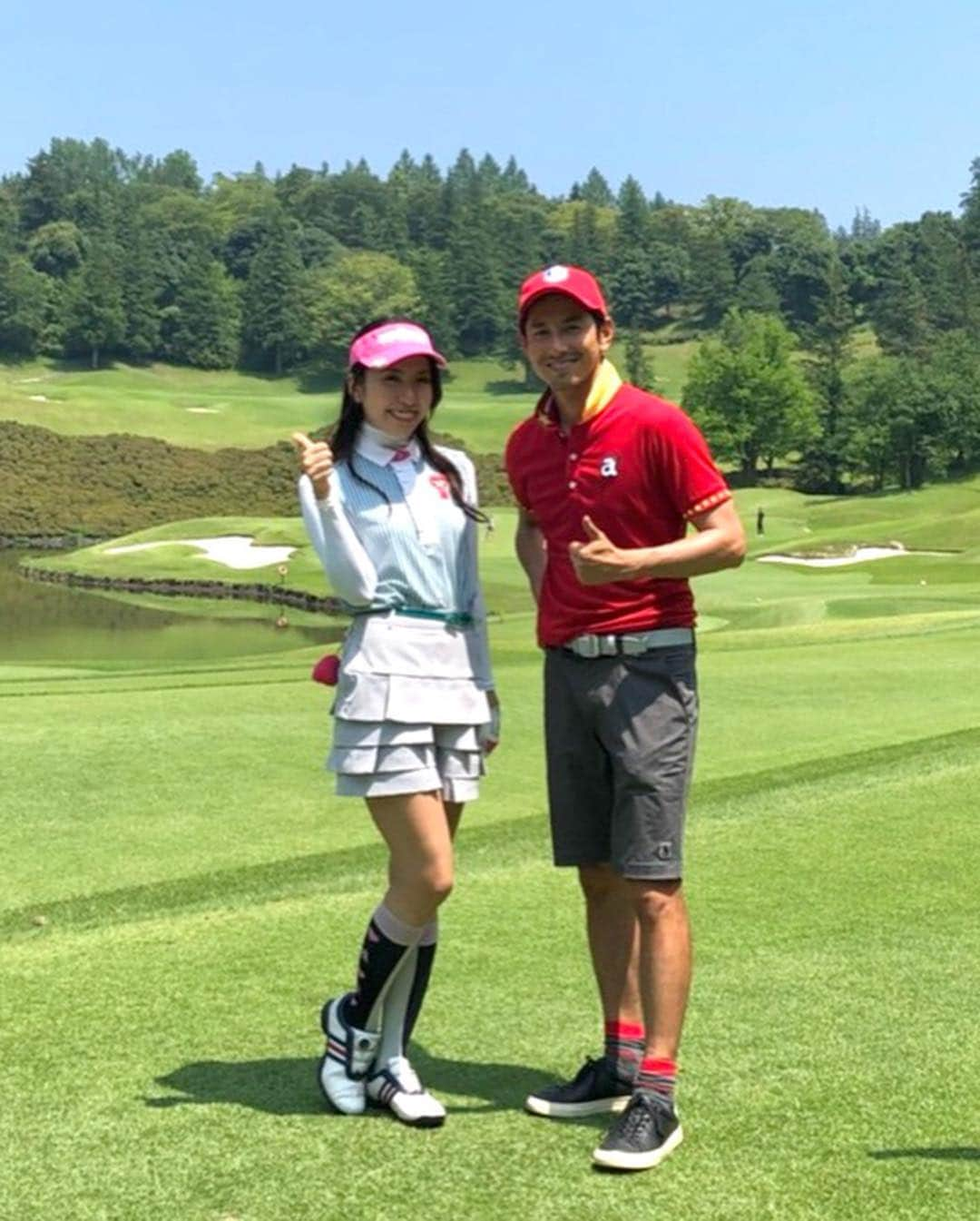 mimiさんのインスタグラム写真 - (mimiInstagram)「今日はアルチビオ杯でした⛳️ 初参加だったんだけど めっちゃ楽しかったー😆❤️ 天気良すぎて今年1暑いゴルフになりましたが 参加できて本当よかった😊❤️ アルチビオのウェアって本当かわいいよね🥺💕 参加者さんのゴルフコーデも見るのも楽しかったよ😊 久々にスイング動画も載せてみました🤣打った後のティーを取る速さ。笑 三枚目はゲストで来ていた @hinogolf さん✨ ニアピン対決負けました🤣 ・ #アルチビオ #アルチビオ杯  #アルチビオカップ #archivio #archiviocup #アルチビオ女子 #アルチビオコーデ #ゴルフ女子 #ゴルフ女子コーデ #golfgirl #golflife #golfstagram #japanesegirl #model #ゴルフ大好き #instagolf #スポーツ女子 #골프 #모델 #ひよっこ #ひよっこにゃん #ゴルフコーデ #ゴルフファッション #ゴルフ好きと繋がりたい #夏ゴルフ #プレステージカントリークラブ」7月30日 23時05分 - chan.mi3