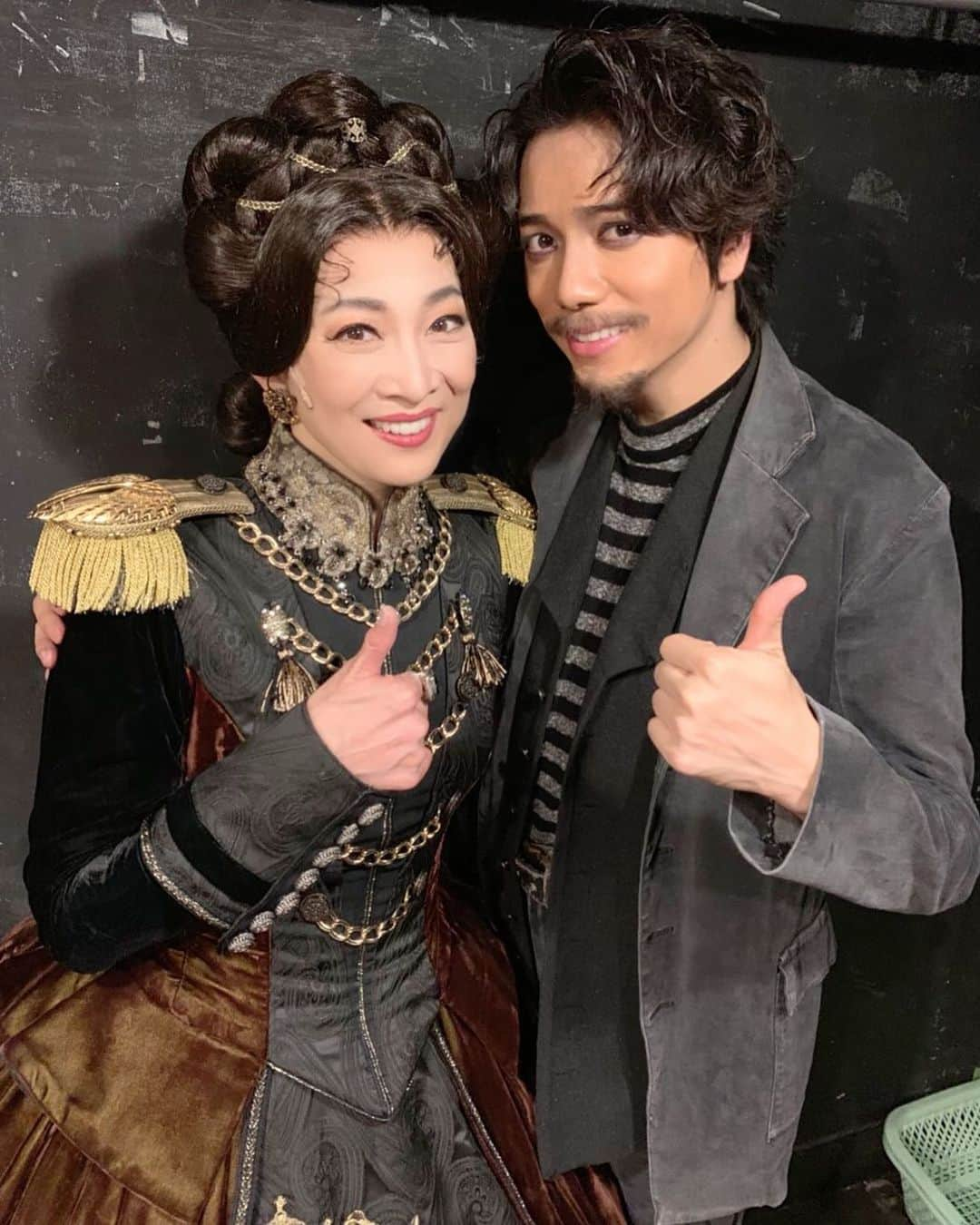 山崎育三郎さんのインスタグラム写真 - (山崎育三郎Instagram)「香寿さんゾフィー様と大我ルドルフと最後の公演でした。  たーたんこと香寿さんとはラカージュ共演から10年以上経ちますが、ずっと尊敬する素晴らしいミュージカル女優さん。  ゾフィー様の素晴らしい歌声、いつも1番近くで見ていました。  大我とも衣装で写真撮ったよ。  大我は、時間があるといつも俺の楽屋にいたね。  役者としても、男としてもいつも誠実で一生懸命な大我が好き。  また必ず共演しようね。  SixTONESのライブも楽しみにしてるねー＾＾ 本当にお疲れ様でした。  #ミュージカル #エリザベート」7月30日 23時14分 - ikusaburo_yamazaki