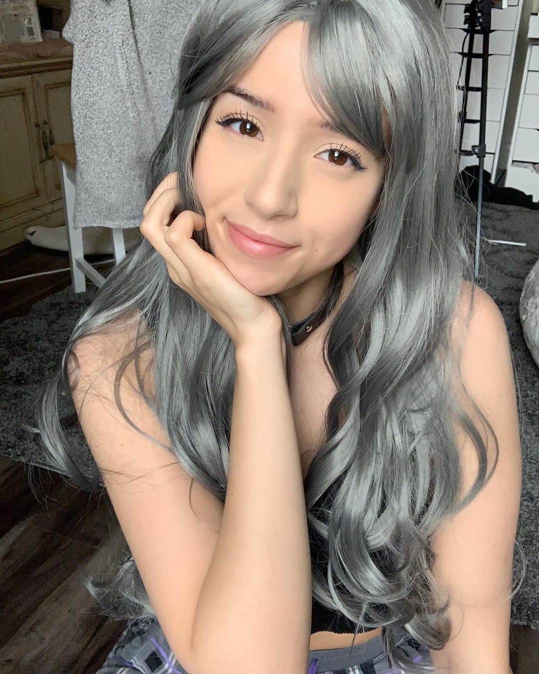 Pokimaneさんのインスタグラム写真 - (PokimaneInstagram)「🖤⁣ ⁣ ⁣ ⁣ ⁣ ⁣ ⁣ ⁣ ⁣ which colors/hairstyles do y’all wanna see me try next? 🤔☺️」7月31日 8時36分 - pokimanelol