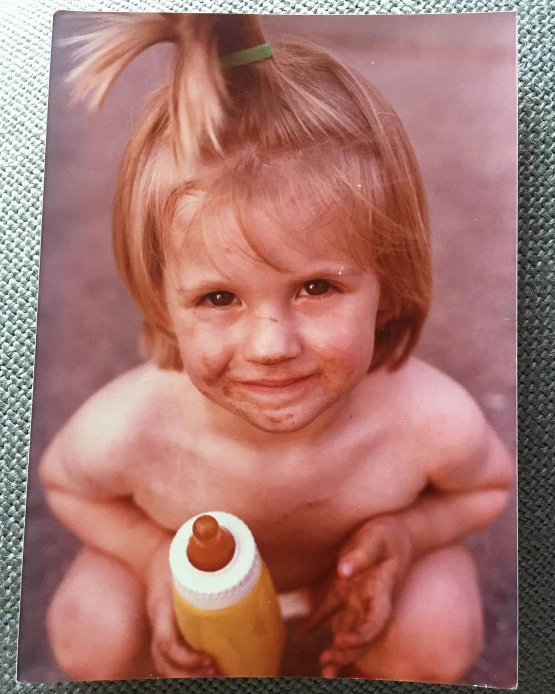 スタナ・カティックさんのインスタグラム写真 - (スタナ・カティックInstagram)「The hobo pictured above is actually me. I was 2 & had spent the day “helping” my uncle fix a vintage Mercedes truck... hence the grease on face & hands.  Bottle in hand... Diaper in place... and sandles underfoot: #TBT #LivingLarge」7月31日 8時41分 - drstanakatic