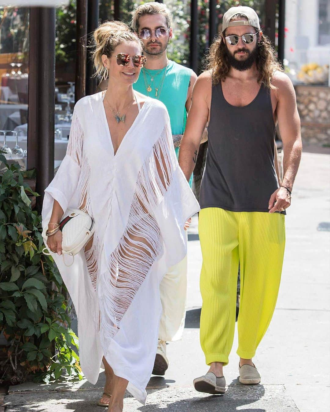 Just Jaredさんのインスタグラム写真 - (Just JaredInstagram)「@heidiklum and Tom Kaulitz were joined by family members during a stroll around Italy today. More pics on JustJared.com! #HeidiKlum #TomKaulitz Photos: INSTAR」7月31日 9時11分 - justjared