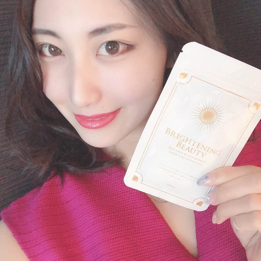 aya onoのインスタグラム：「飲む日焼け止め @brightening_beauty_offcial  #brighteningbeauty  色白だからか、最近日焼け対策なにしてるの？ と聞かれることが多いんです！ 日焼けは大敵ですので、日焼け止めクリームを塗った上で、更に飲む日焼け止めサプリを飲んで日焼け対策してます☀️ #ブライトニングビューティ #飲む日焼け止め #日焼け止めサプリ #美白 #美肌 #美容 #ブライトニングパイン #日焼け対策 #美意識」