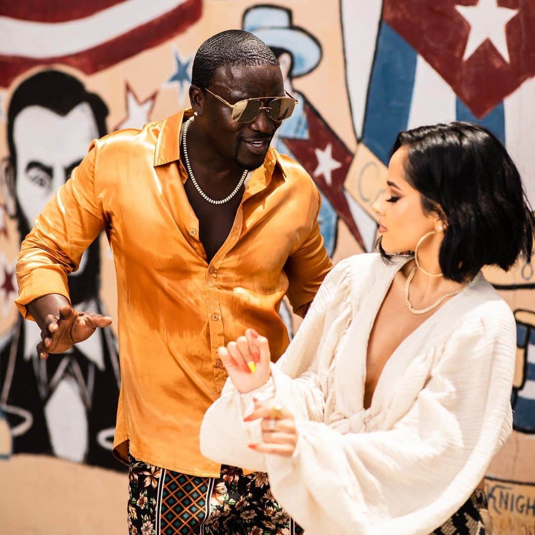 エイコンのインスタグラム：「Me and this beautiful latin superstar @iambeckyg. Had an amazing time shooting our “Como No” video. Coming Soon!!! It’s a smash! #elnegreeto」