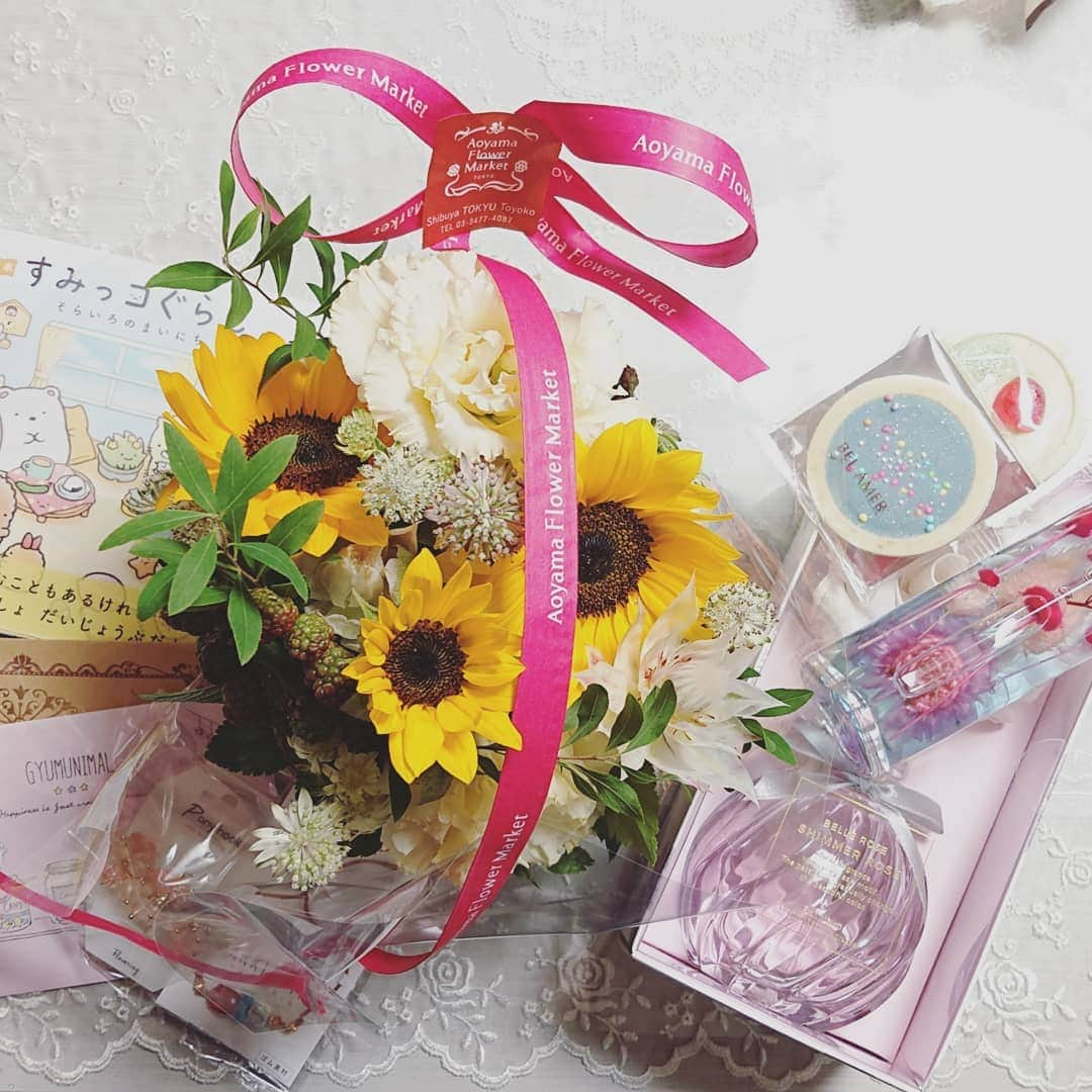 巴山萌菜さんのインスタグラム写真 - (巴山萌菜Instagram)「ワンマンライブVol.12 素敵なお花をありがとう🌻🌼🥀 #巴山萌菜 #もなもな会 #もな友」7月31日 9時29分 - mona_tomoyama