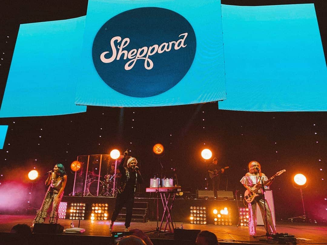 シェパードのインスタグラム：「So much fun to be back in Adelaide for the @satourism_awards! Thanks for having us ❤️」