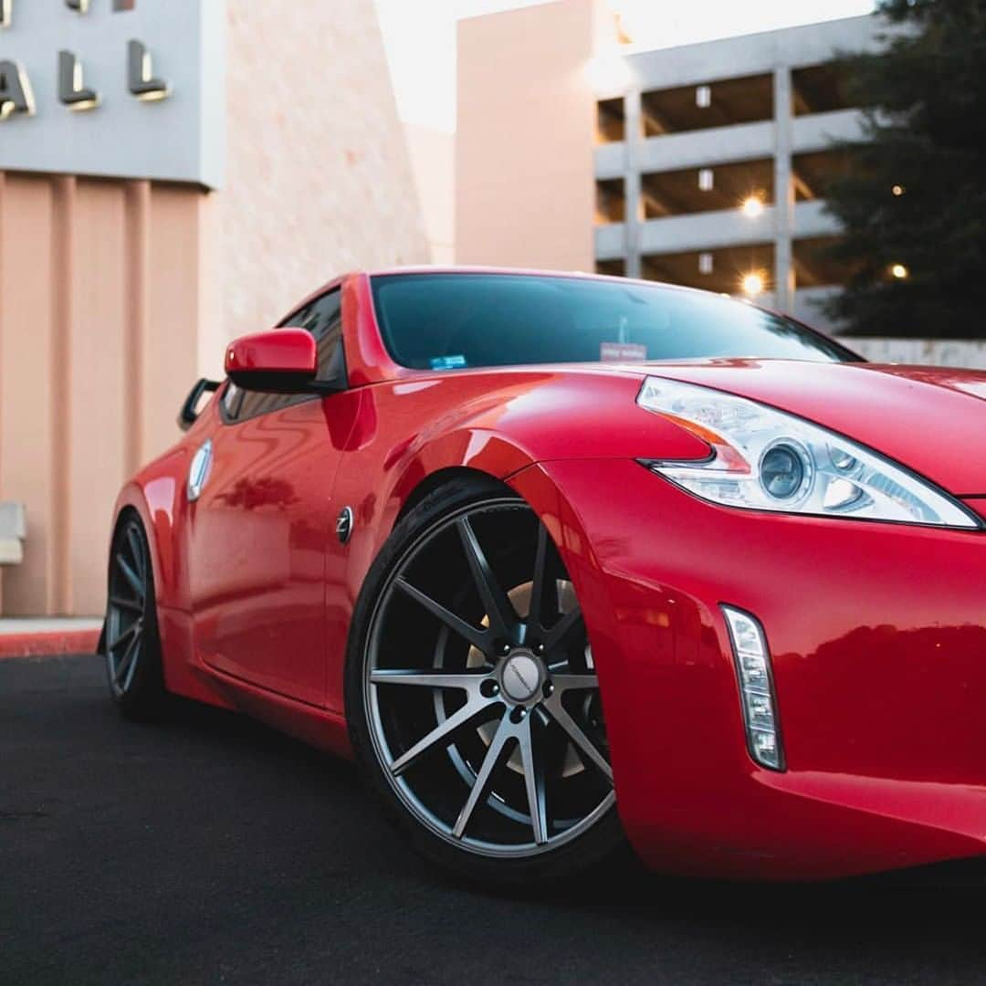 Nissanさんのインスタグラム写真 - (NissanInstagram)「All winks. 😍 #Nissan370Z #370Z 📷: @matthew__haddaji 🚗: @cheem_z34」7月31日 10時00分 - nissan